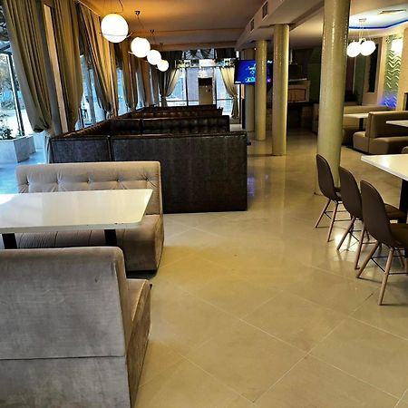 Apartments Devora 1 & Bar & Restaurant Варна Екстериор снимка